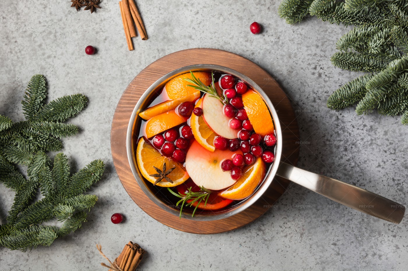 Mulled Wine With Cranberry: Stock Photos