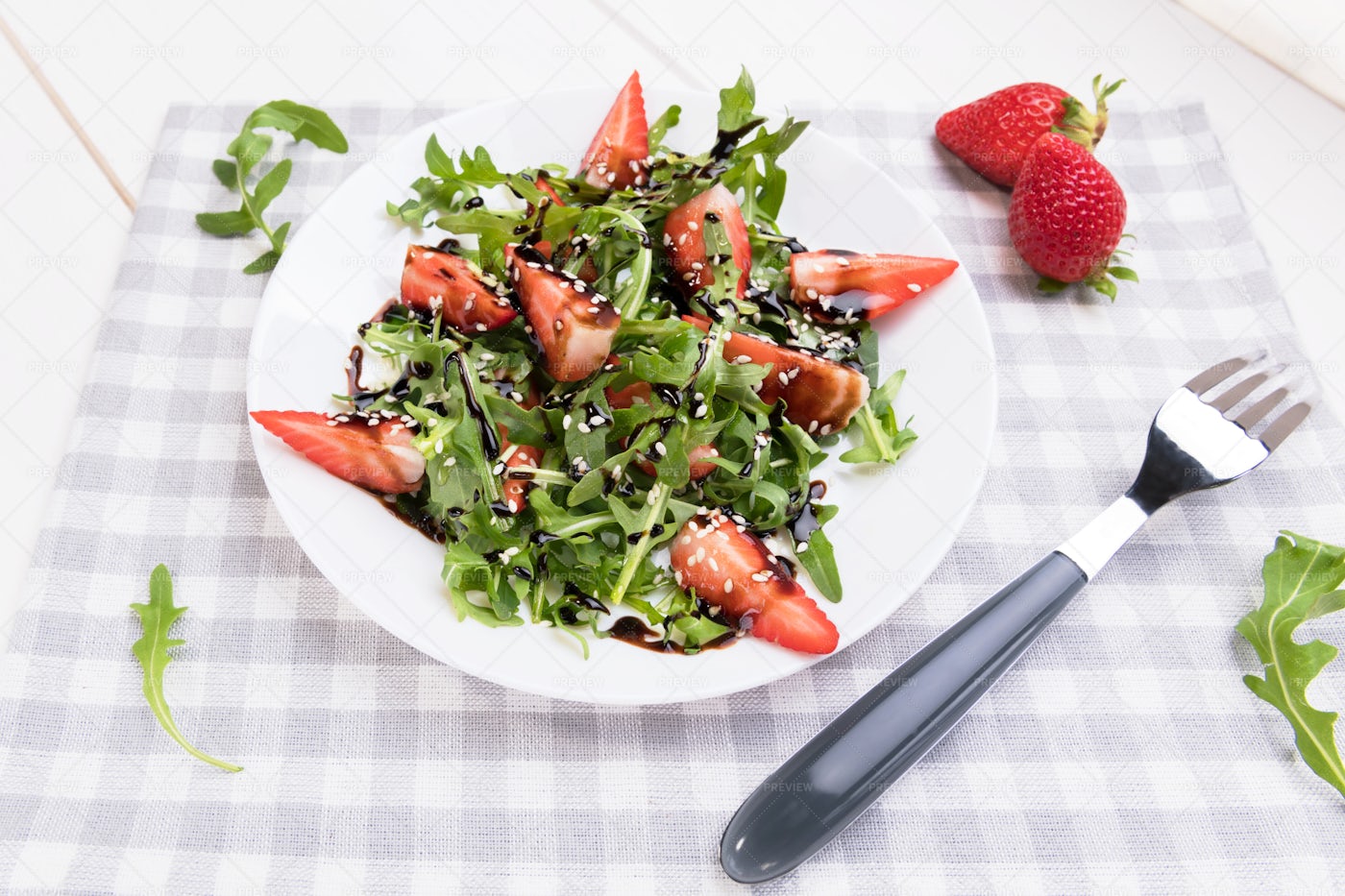 Salad With Arugula And Strawberries: Stock Photos
