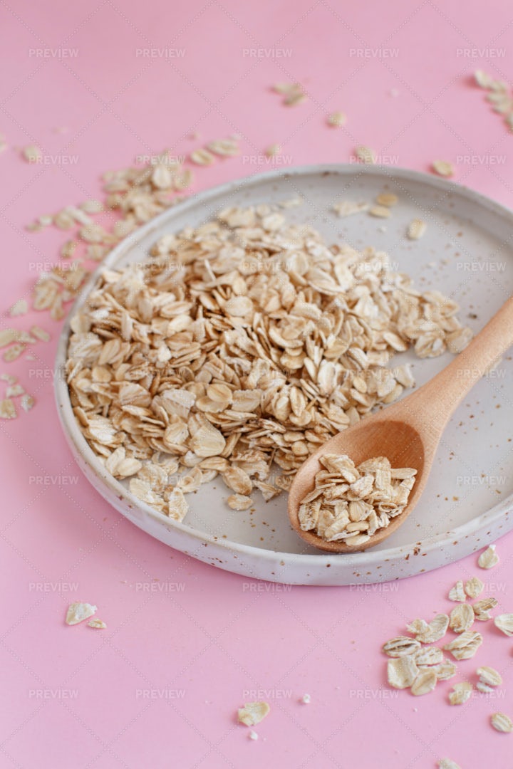 Rolled Oats On Plate: Stock Photos