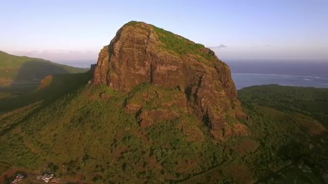 Le Morne Brabant Mountain, Mauritius: Stock Video