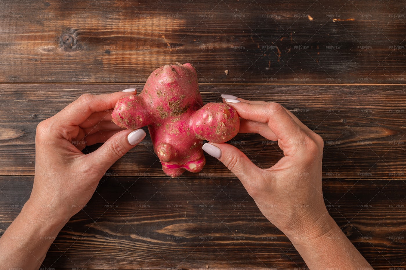 Organic Potato In Hands: Stock Photos