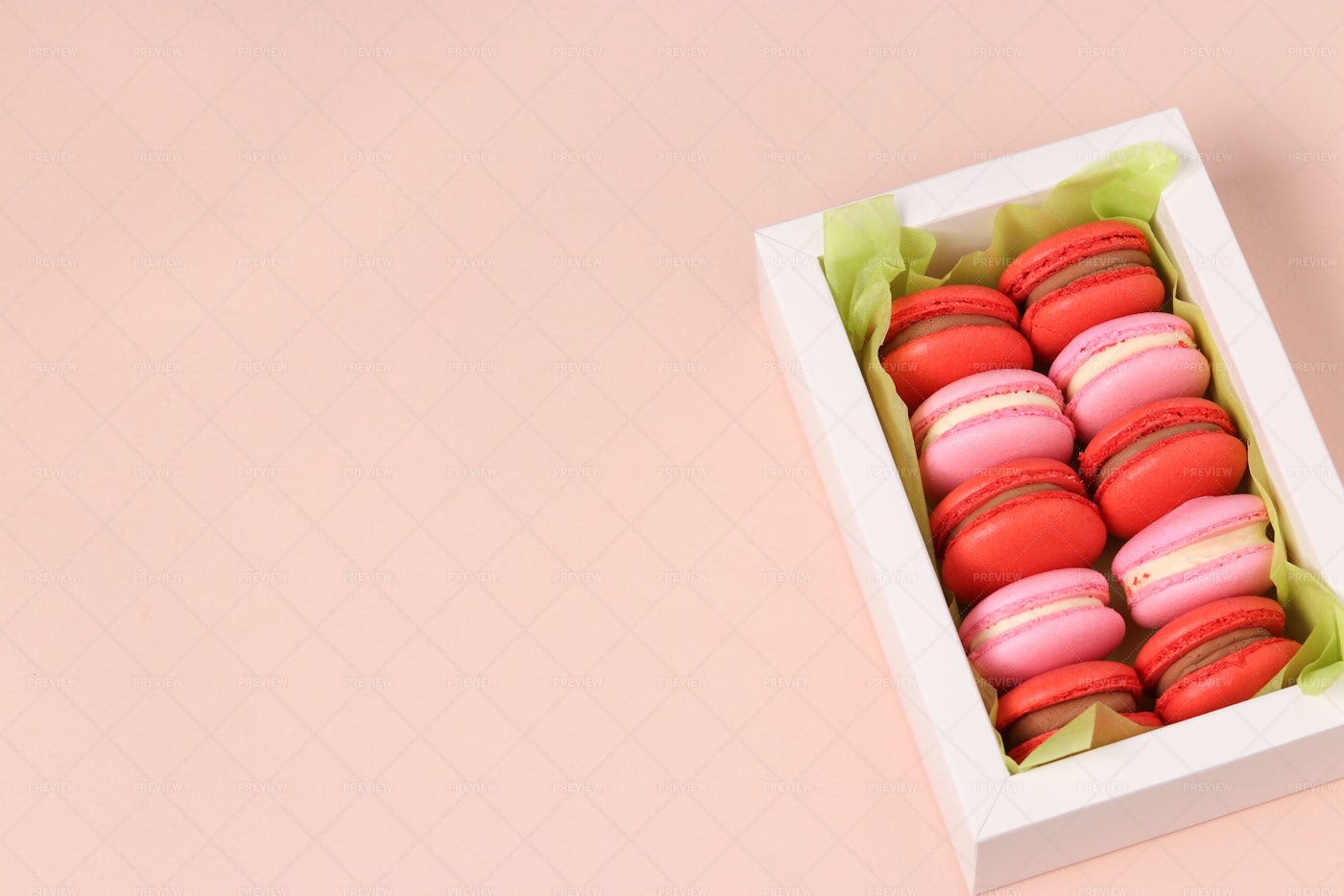Box Of Macarons: Stock Photos