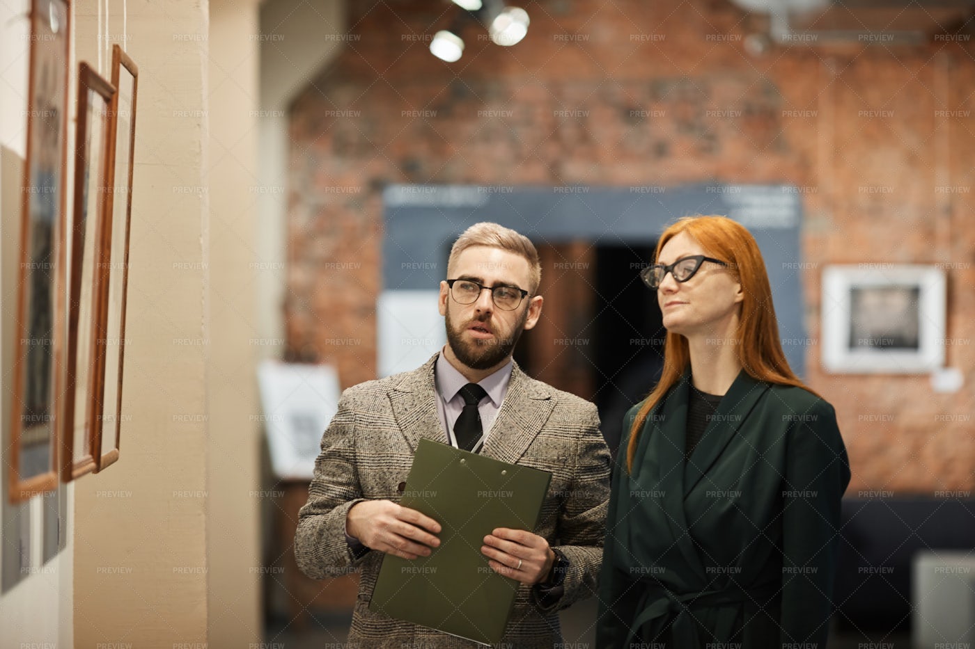 Business People Discussing Art: Stock Photos