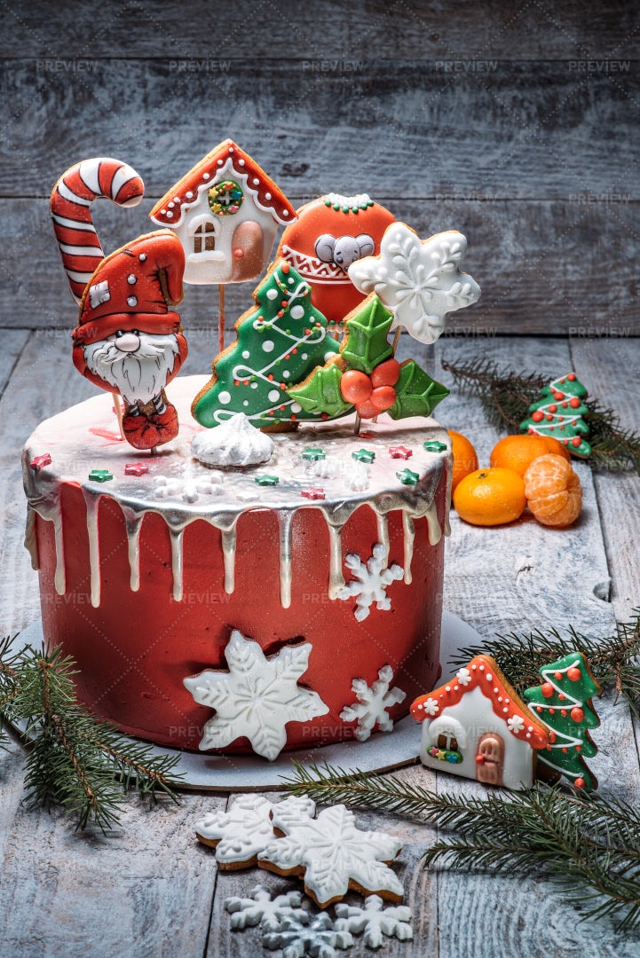 Decorated Christmas Cake: Stock Photos