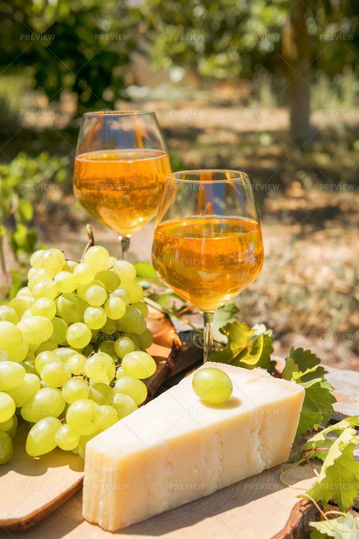 Wine And Grapes: Stock Photos