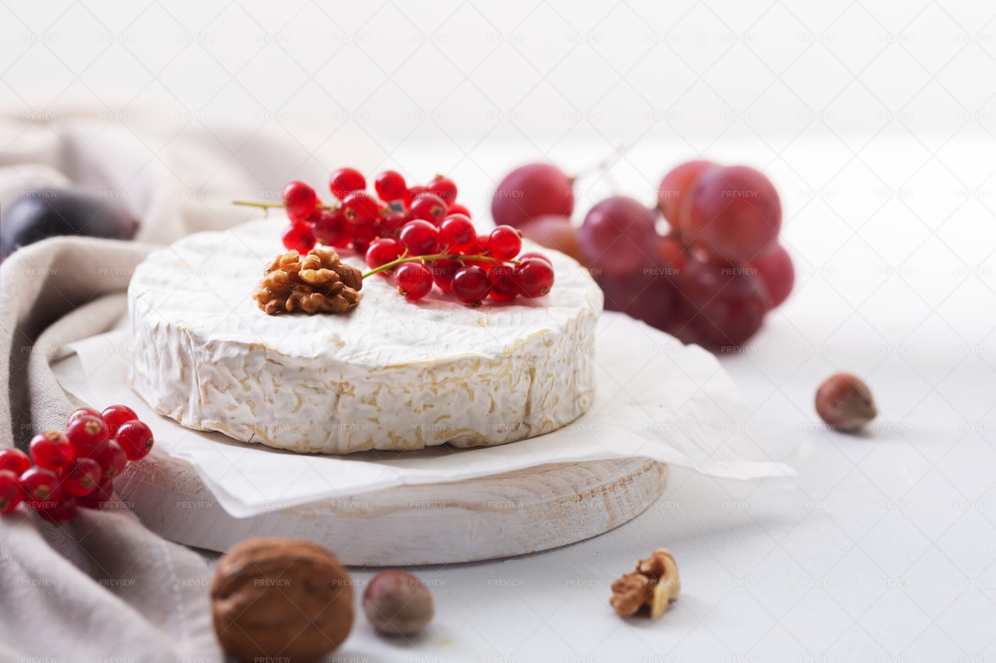 Tasty Camembert Cheese: Stock Photos
