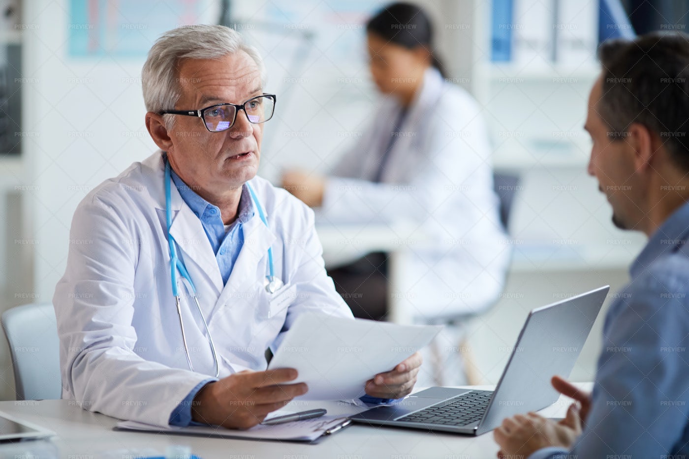 Doctor Giving Diagnosis To Patient: Stock Photos