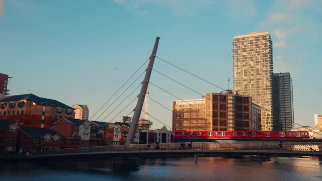 DLR Train Crossing Millennium Bridge : Stock Video