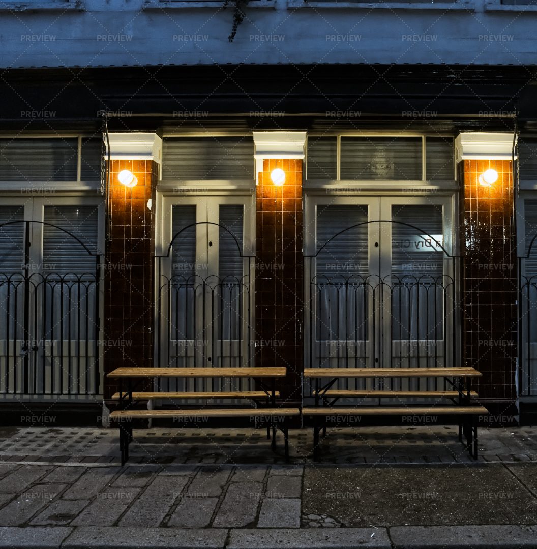 Closed Shop At Night: Stock Photos