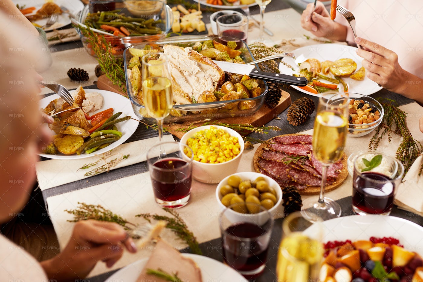 holiday-family-dinner-stock-photos-motion-array