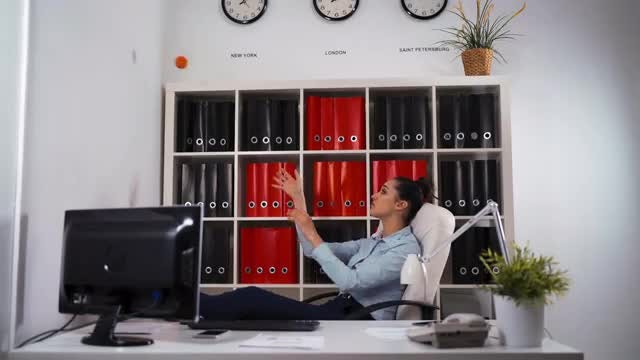 Female Employee Passing The Time: Stock Video