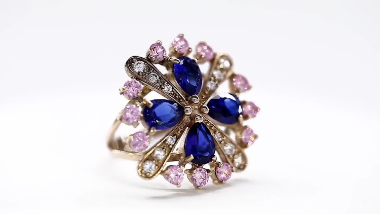 Beautiful Diamond Ring Rotating : Stock Video