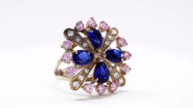 Beautiful Diamond Ring Rotating : Stock Video