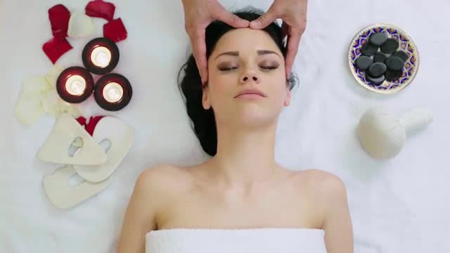 Head Massage In Tropical Spa: Stock Video