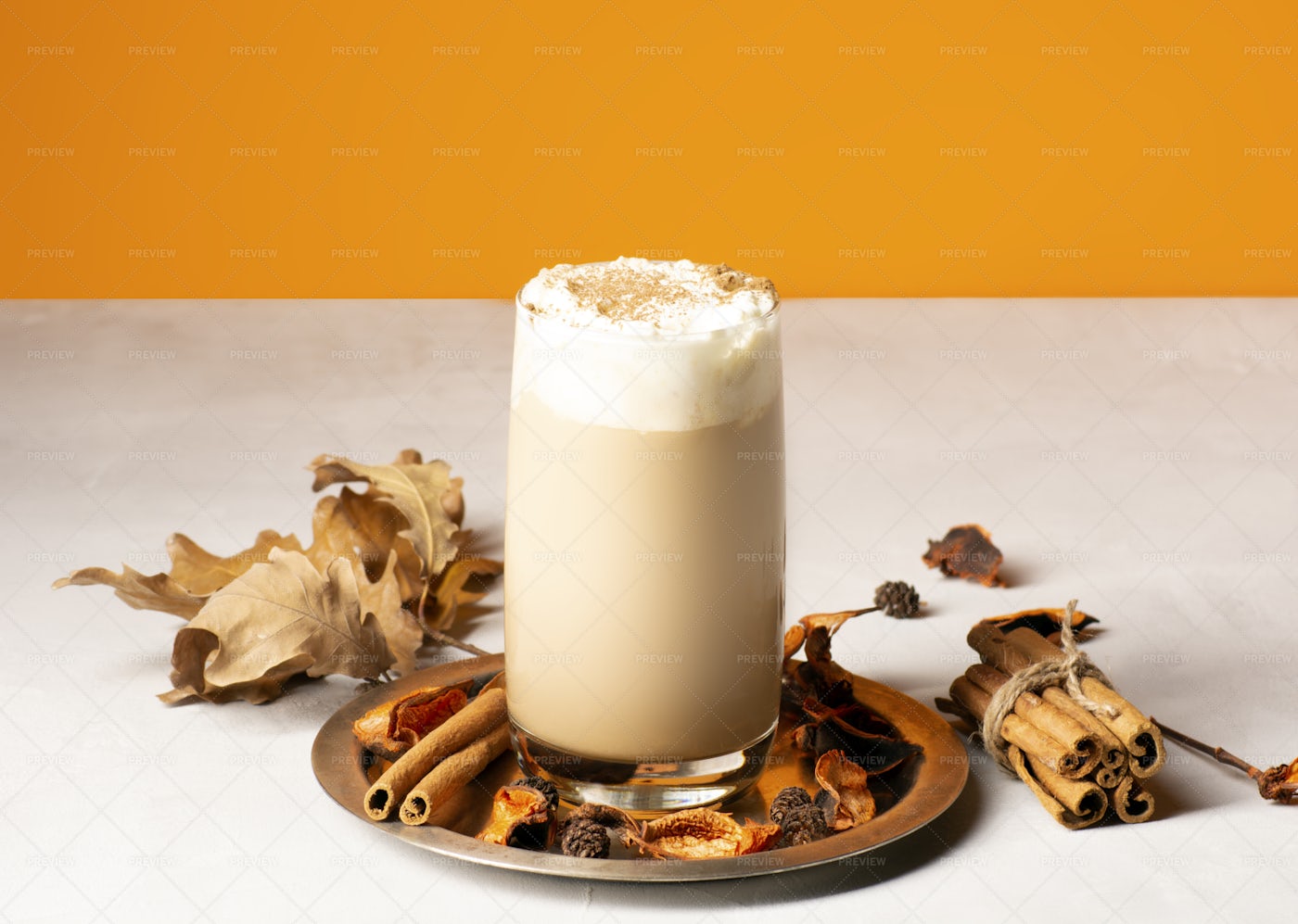 Traditional Autumn Pumpkin Latte: Stock Photos