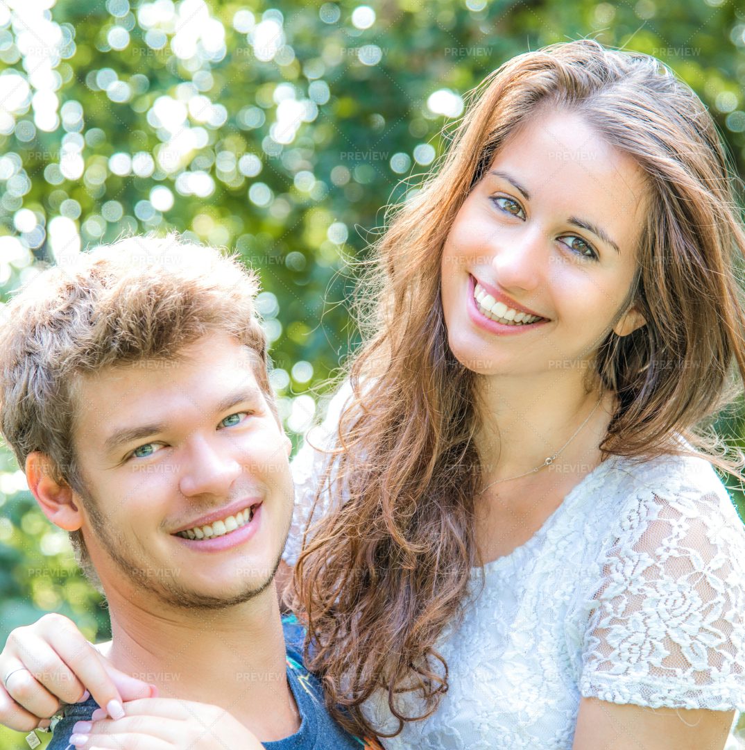 Couple Smiling: Stock Photos