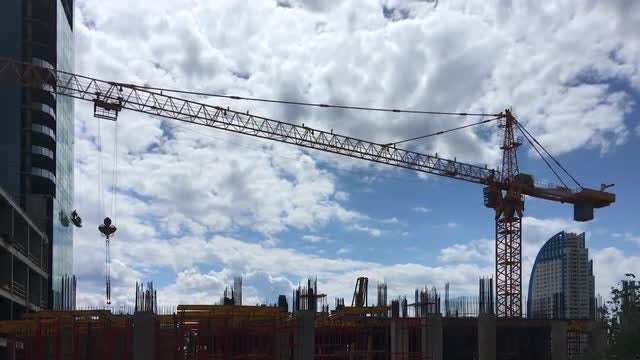 Building Crane Time Lapse 4K: Stock Video