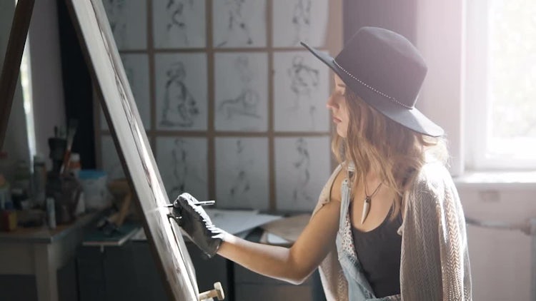 Female Artist Draws Picture: Stock Video