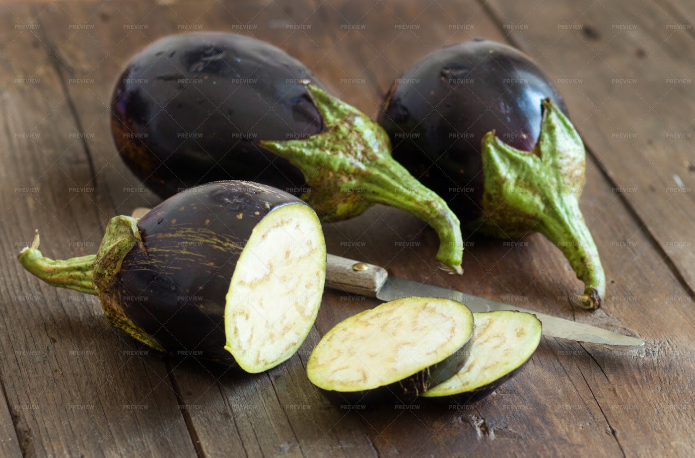 Fresh Raw Eggplants: Stock Photos
