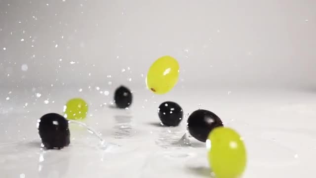 Grape Fall Down And Bounce: Stock Video