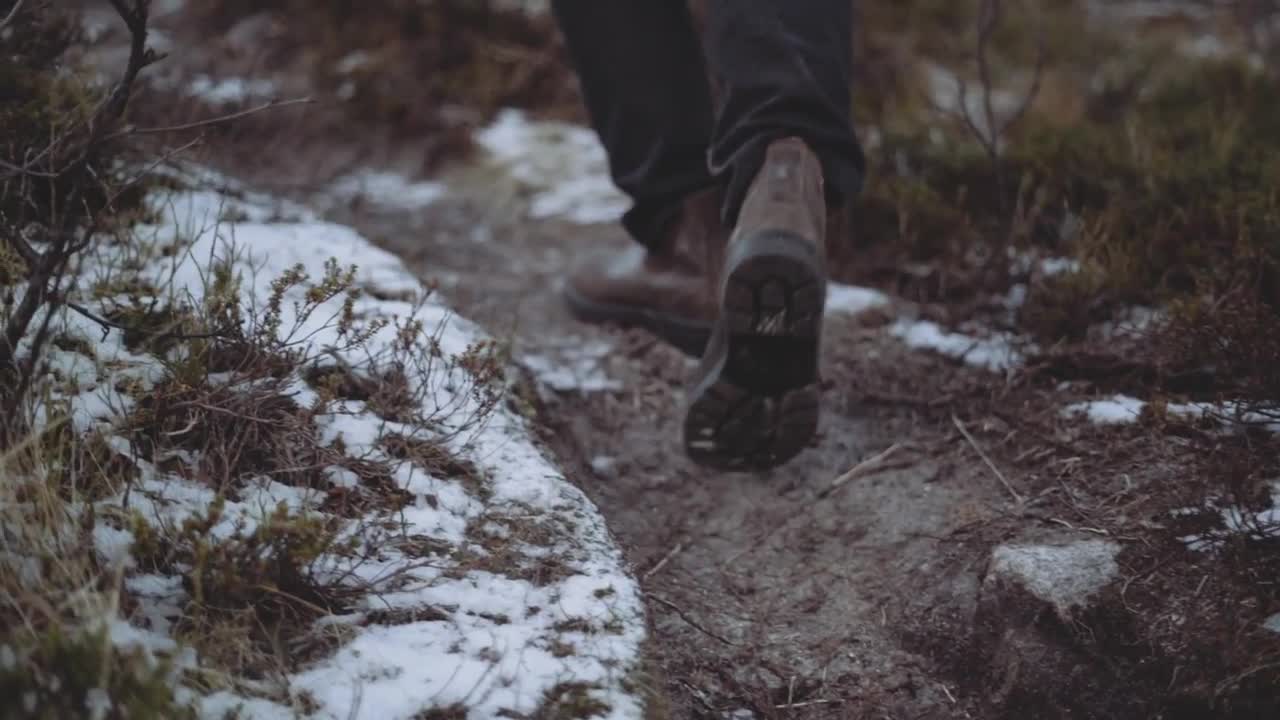 hiking boots for muddy terrain