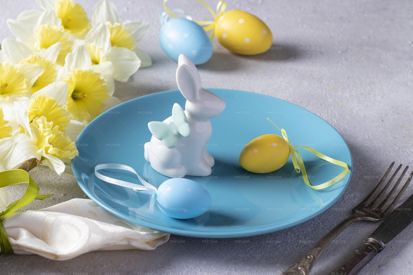 Easter Table Setting With Daffodils: Stock Photos