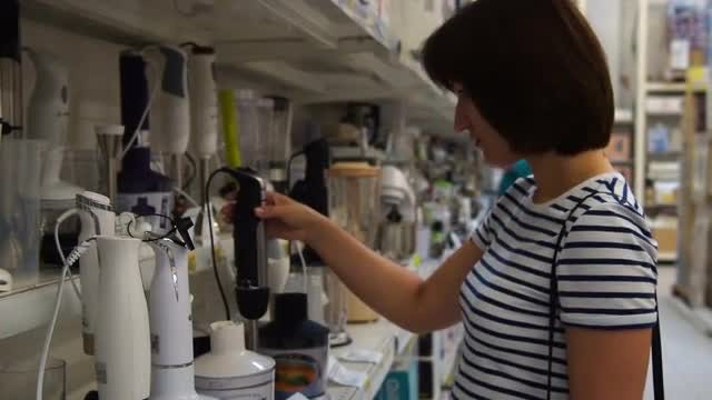 Woman Choosing A Blender: Stock Video