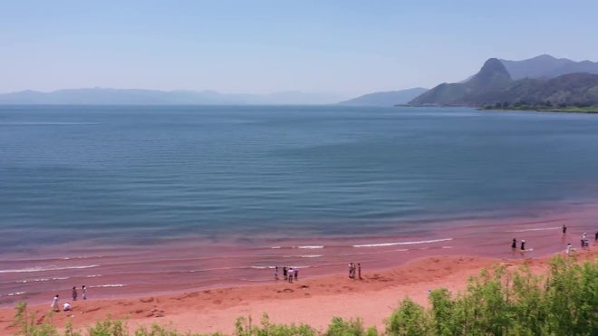 Aerial photo shows tourists enjoying summer time on the beach in Fuzhou  City, southeast China's Fujian Province, 6 August, 2023. (Photo by  ChinaImages/Sipa USA) Credit: Sipa US/Alamy Live News Stock Photo 